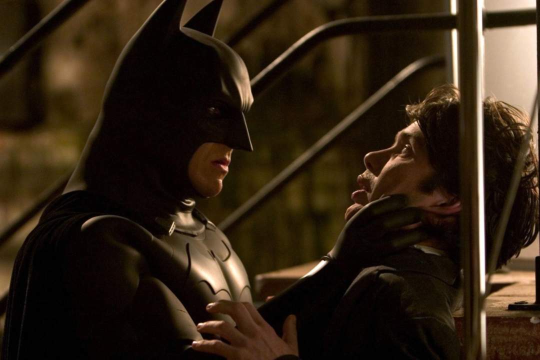 Christian Bale e Cillian Murphy in una scena di Batman Begins